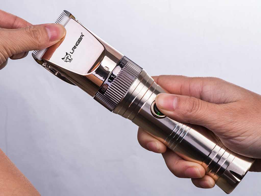 P63 Akumulátorový stroj na stříhání zvířat